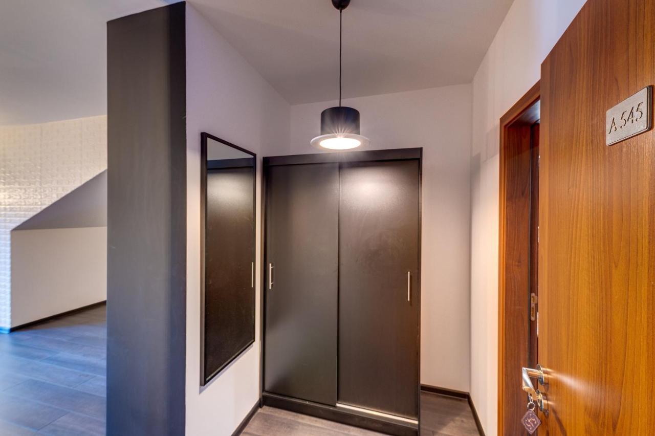 Apartment Black Box *