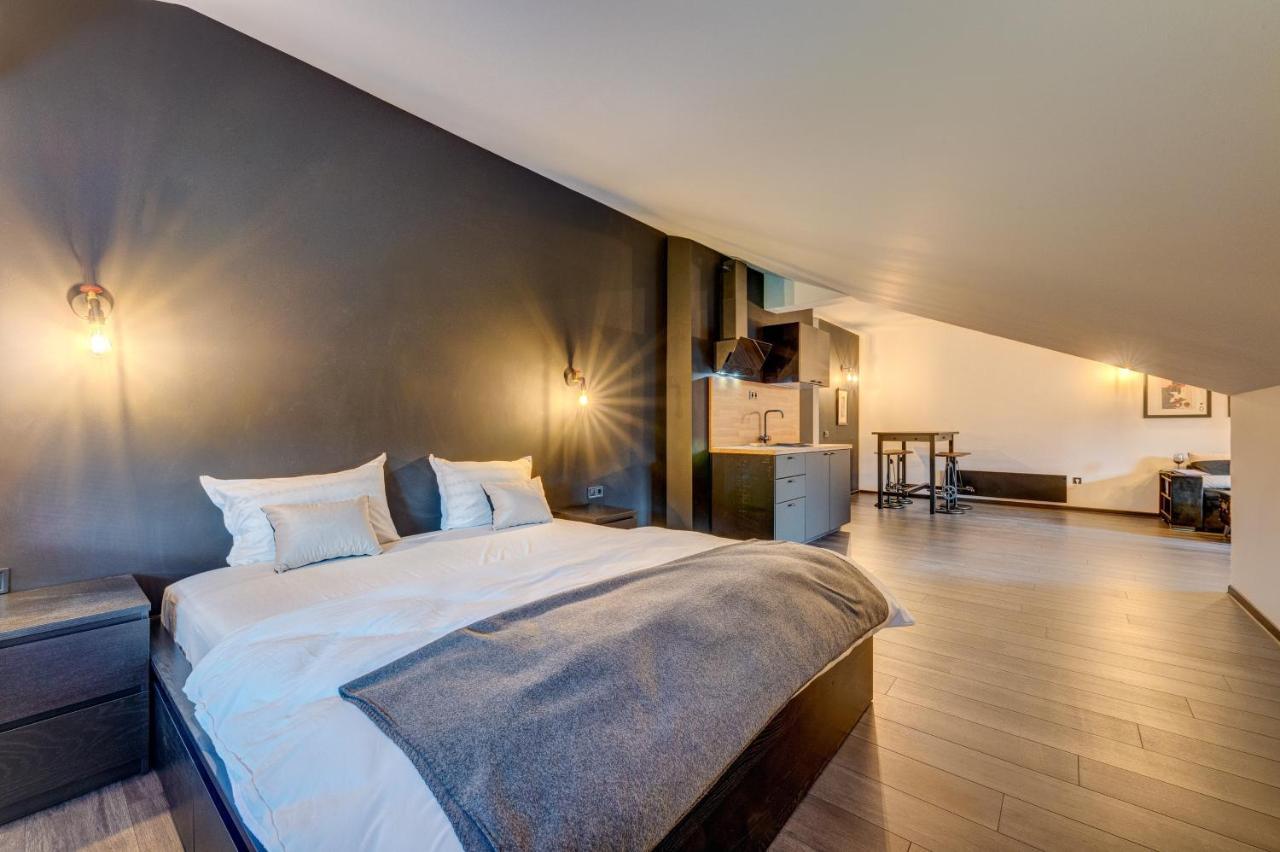 Black Box Apartment