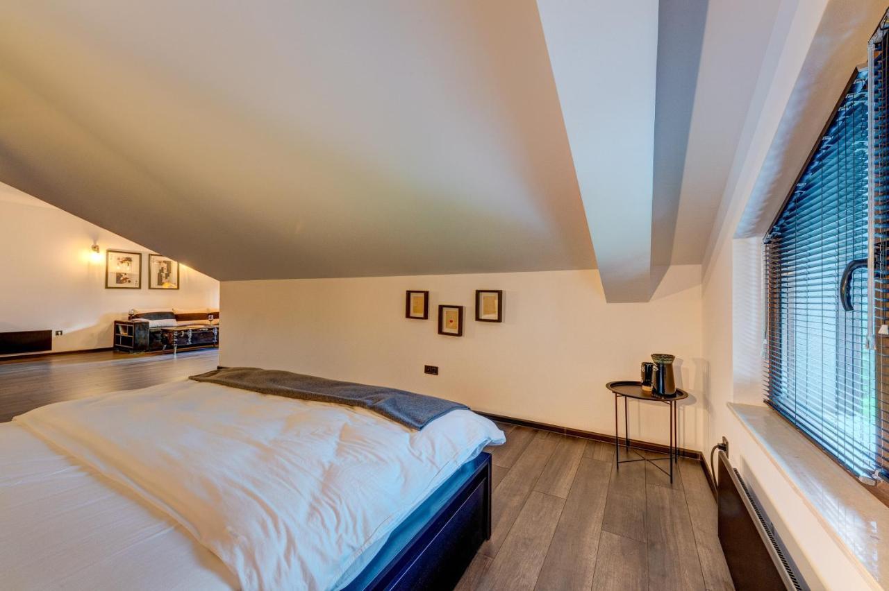 Black Box Apartment *